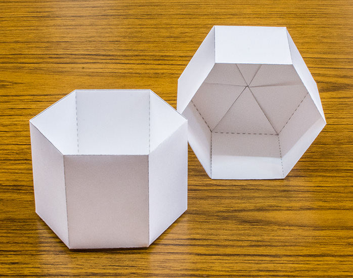 A4用紙で作るカップ型−六角柱折り紙の写真